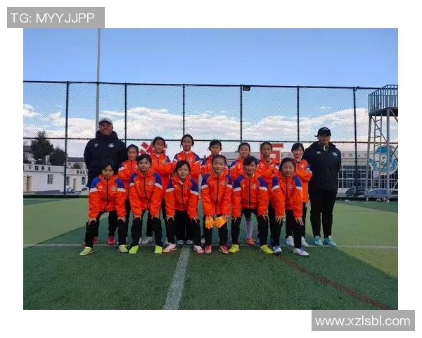 足球小袁的成长之路：从草地少年到绿茵场上的梦想追逐者